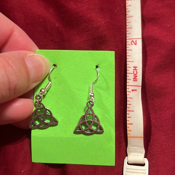 New Celtic Symbol Jewelry, Necklace and Earrings, Silver color. - Picture 4 of 7